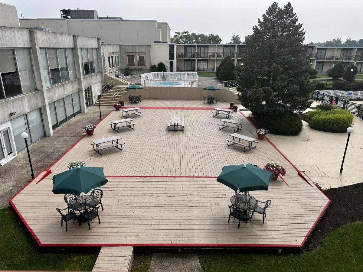Red Lion Hotel Harrisburg Hershey Экстерьер фото